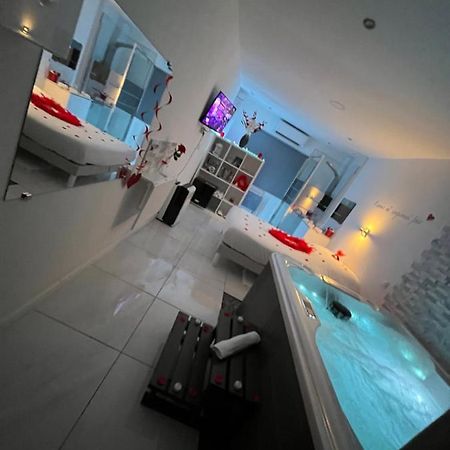 Love Room Avec Spa Privatif Le Rove Bagian luar foto